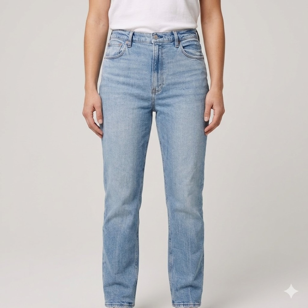 Abercrombie & Fitch 90s Slim Straight Ultra High Rise Jeans 31/12R‎ Light Wash